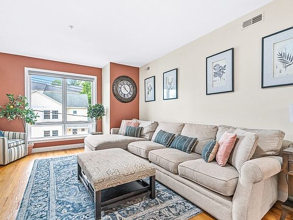 2nd image of 15 Guild St #302