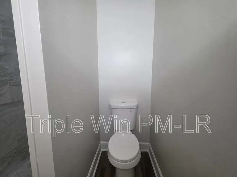 8700 Winston Dr — Photo 26