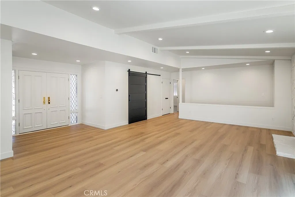 4 bed, 2.5 bath, 2067 sqft, $7,995 — Photo 4