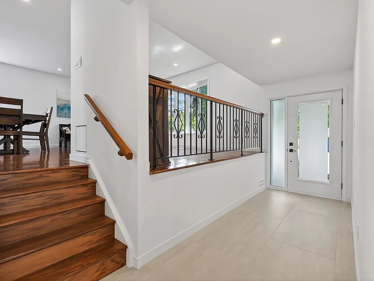 898 Explorer Ln — Photo 2