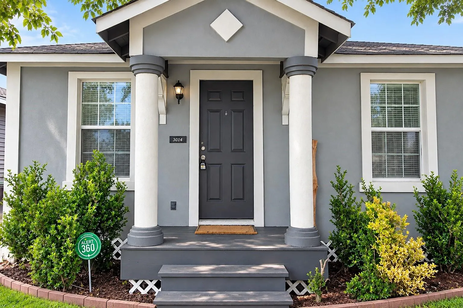 2 bed, 1.0 bath, 792 sqft, $1,375 — Photo 2