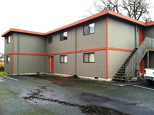 The Oaks Apartments (440 SE Barrington Dr) Photo 1