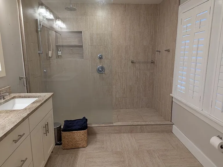 1206 E Wylie St — Photo 12