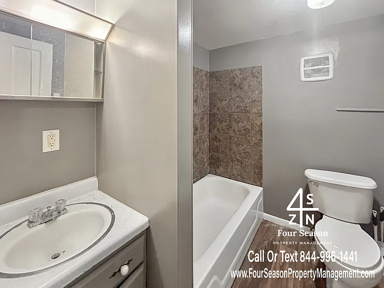 338 S Locust St — Photo 9