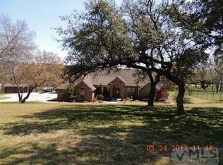 208 E Chuck Wagon Trl, Fort Worth, TX 76108