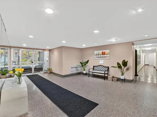 6495 Broadway image 7 of 32