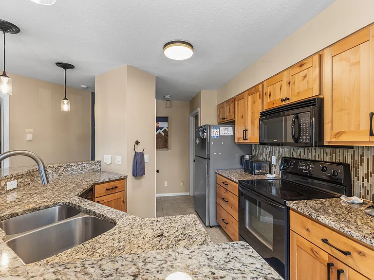2700 Village Dr #F-101 — Photo 31