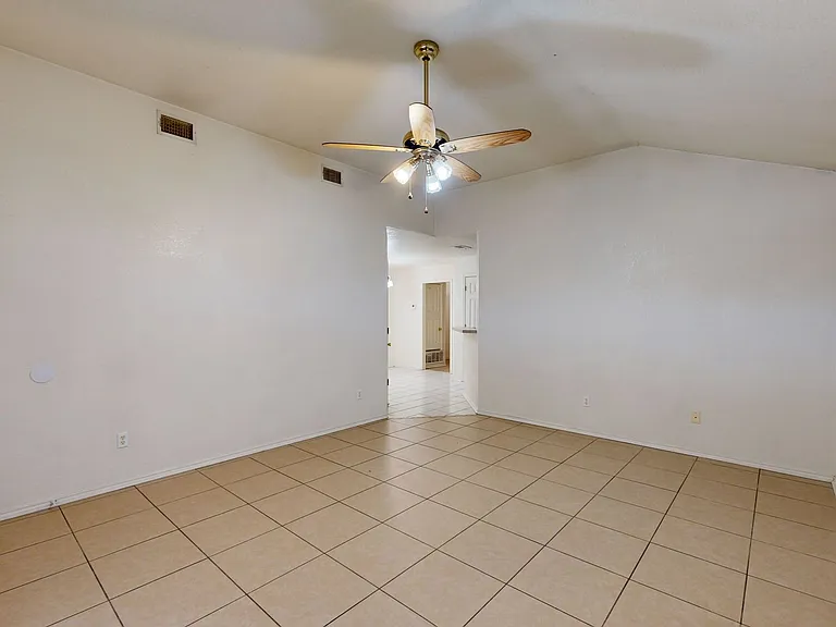 4607 Wade Dr #B — Photo 4