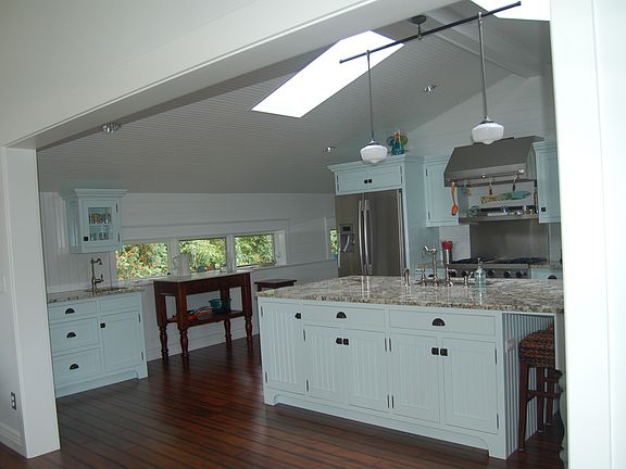 8' island w/granite/bar