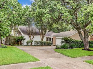 12315 Piping Rock Dr, Houston, TX 77077