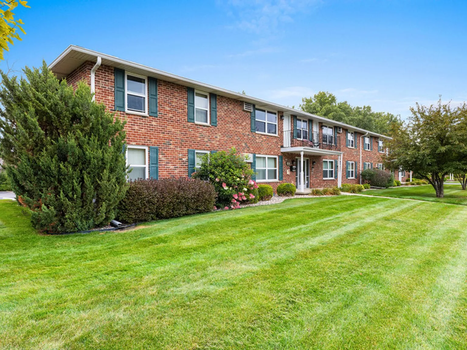 Roland Lane Apartments — Photo 1