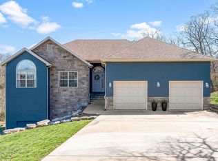260 Gabby Ln, Walnut Shade, MO 65771