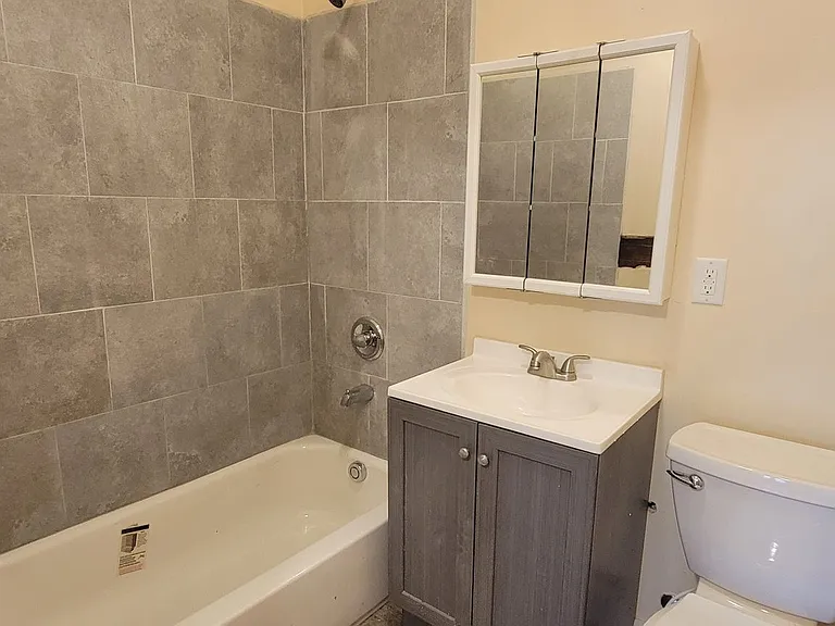 2804-2810 W Kilbourn Ave — Photo 12