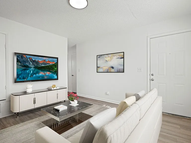 Midpoint on Wilshire - $79 Rent Reduction PLUS $300 OFF Move-In Costs on 2 Bedrooms! *Limited to ... — Photo 5