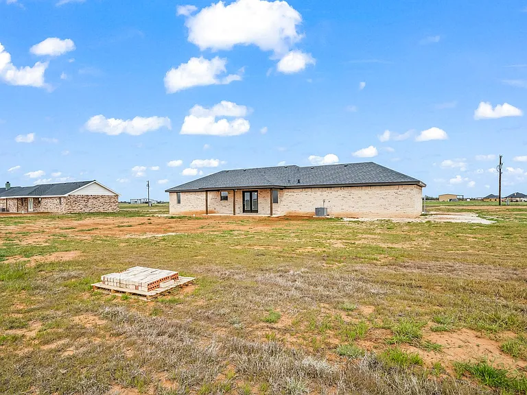 8907 N County Road 3200 — Photo 27