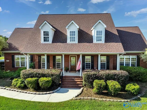 111 Standing Oak Dr, New Market, AL 35761