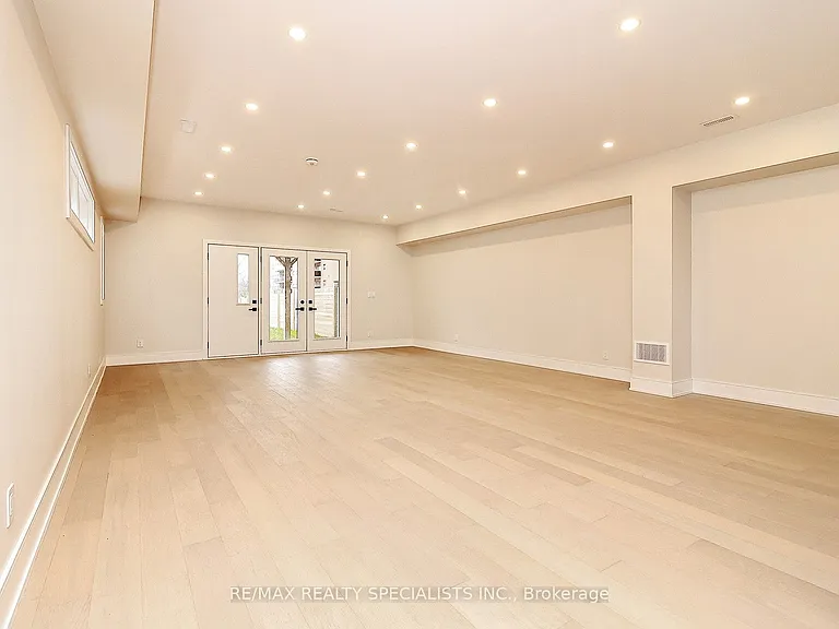 1046 Roosevelt Rd — Photo 14
