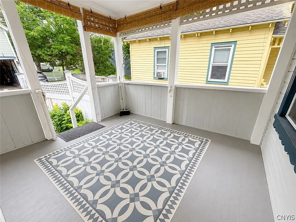 1 bed, 1.0 bath, 1356 sqft, $1,900 — Photo 3
