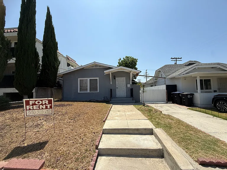 1116 Irving Ave — Photo 1