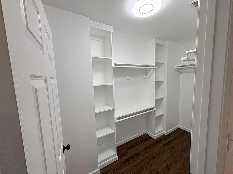 538 E State St — Photo 10