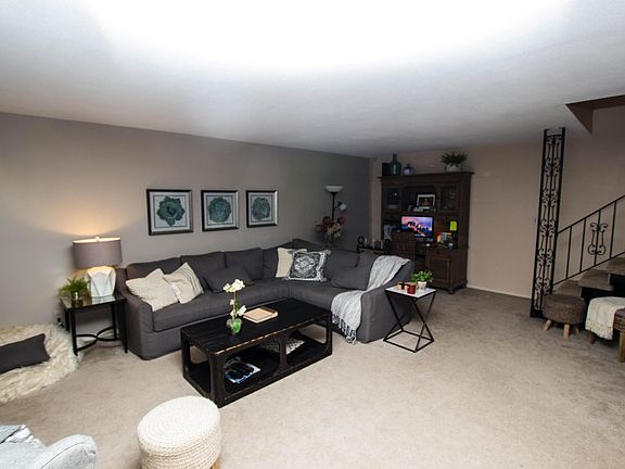 5th image of 2727 S Lakeshore Dr