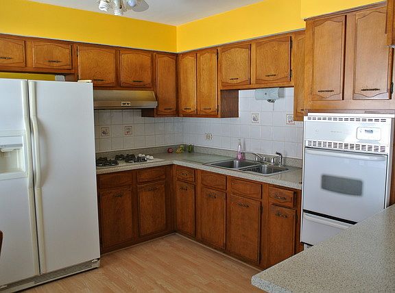 4th image of 1308 Laurel Ln
