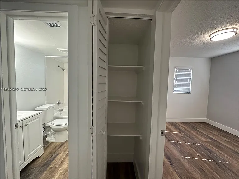 529 SW 4th St #301 — Photo 17