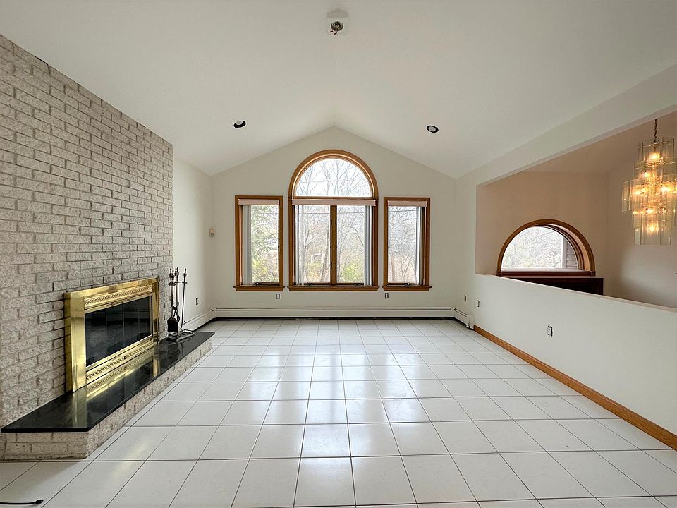 1st image of 116 Grover Rd #1