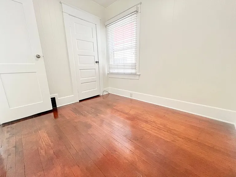 Charming 2 Bed / 2 Bath Apartment on Ocean Blvd Garage Included — Photo 14