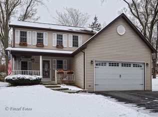 3207 Elm Ave, Island Lake, IL 60042