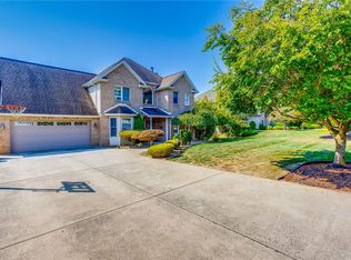 3 Colonial Cir, Irwin, PA 15642