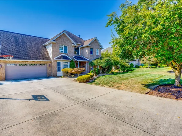 3 Colonial Cir, Irwin, PA 15642