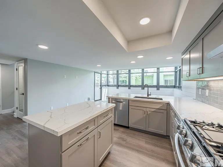 430 Angela Pl — Photo 11