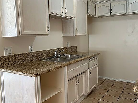 Kitchen granite countertops