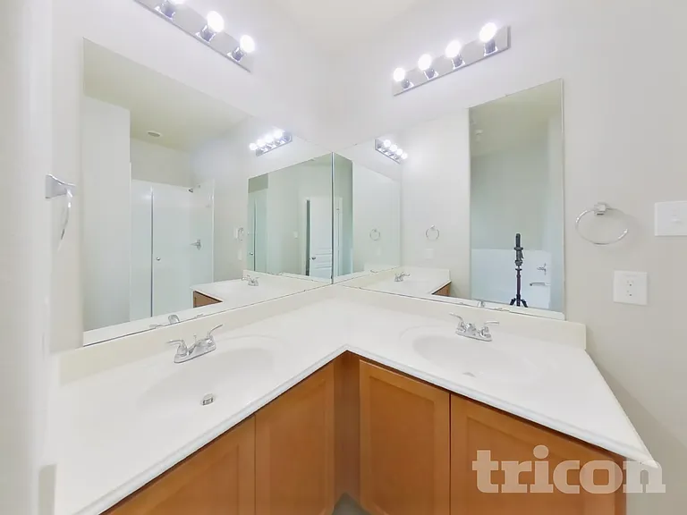 2122 Hackberry Bank Ln — Photo 8