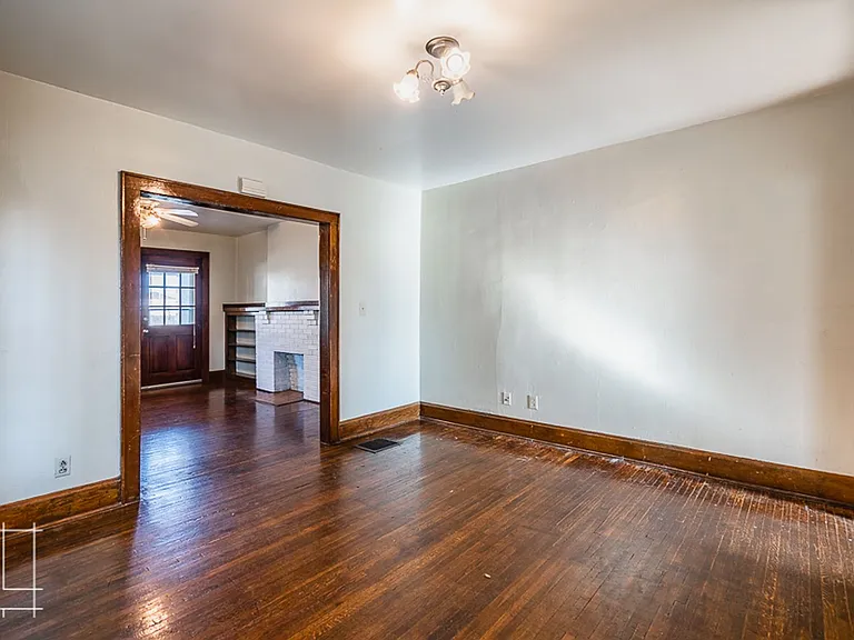 1448 Summit St — Photo 9
