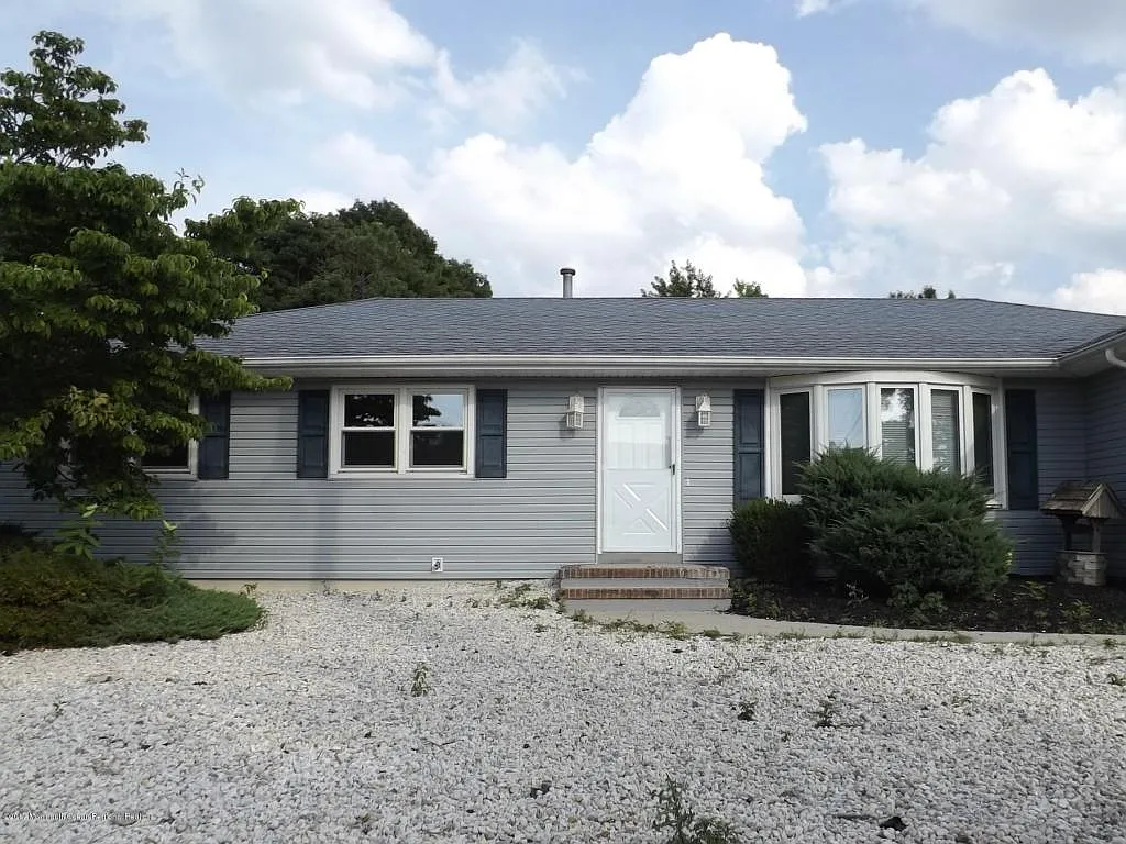 1209 Spray Ave photo 1
