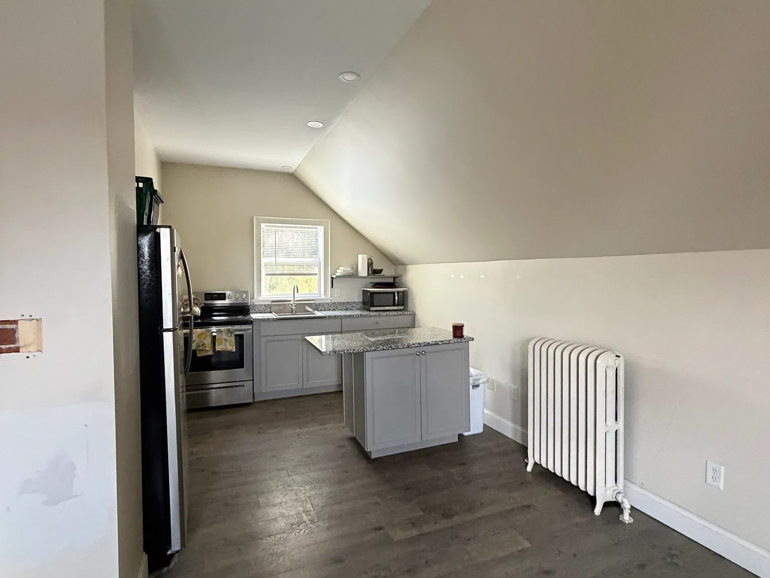 1 bed, 900 sqft, $1,650 — Photo 1