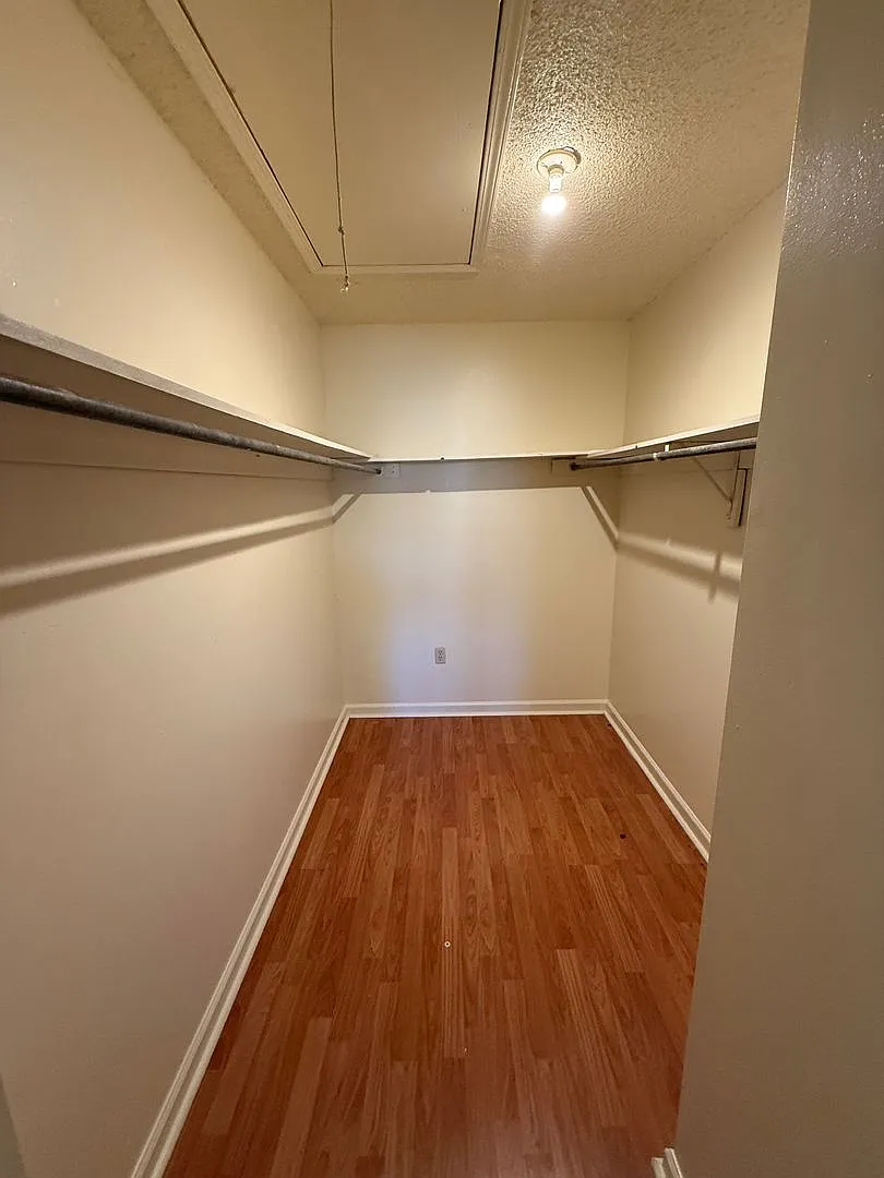 Beautiful and spacious townhome with cathedral ceilings. Ready for you to make it home. — Photo 3