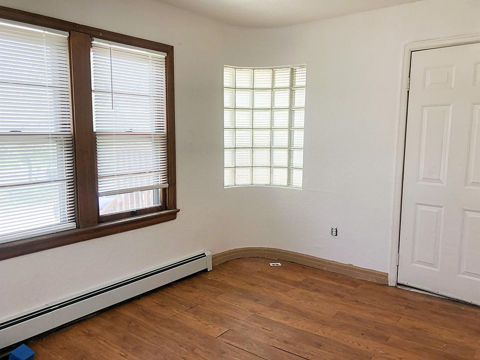 1st image of 1112 E 5th St
