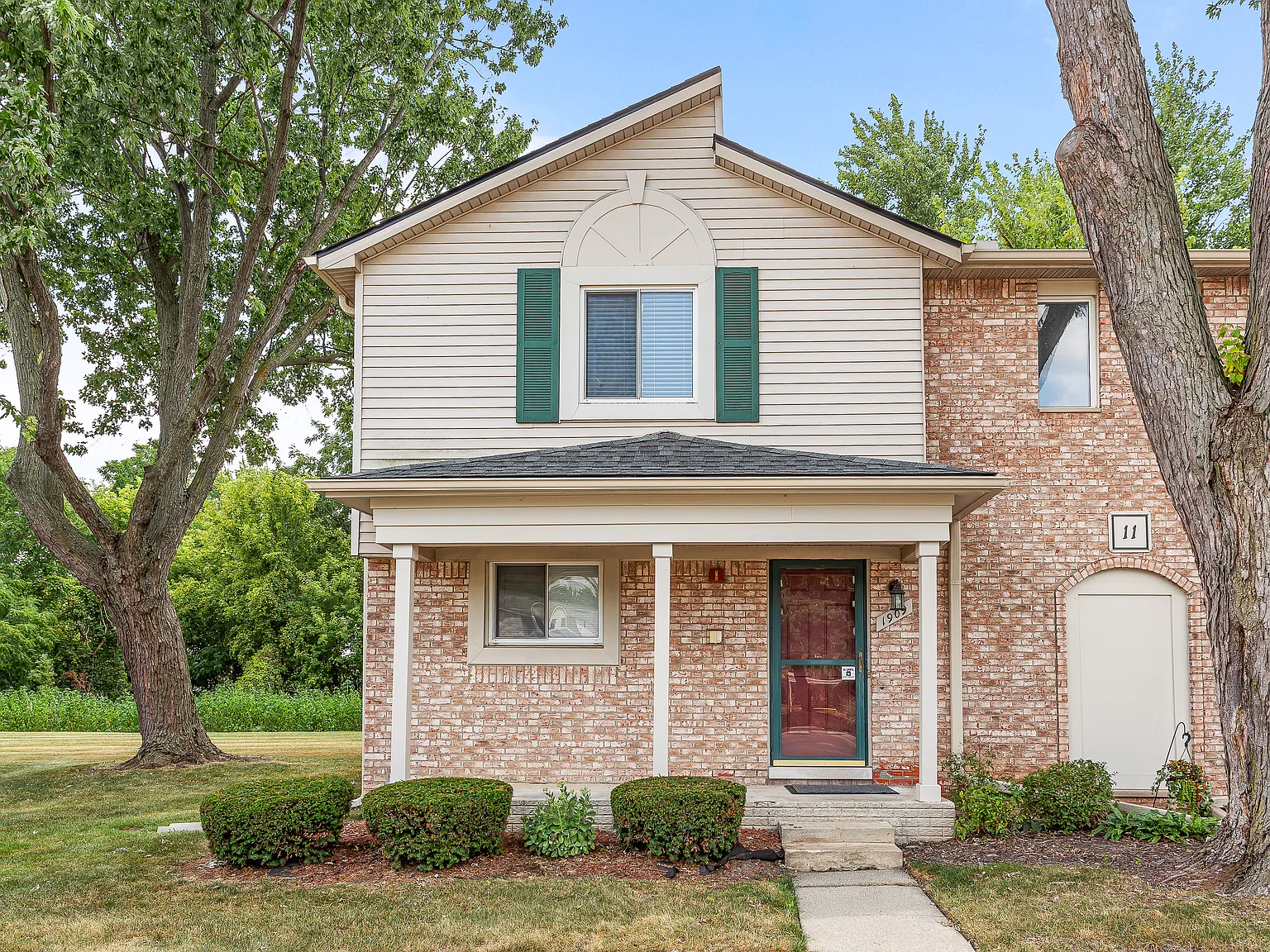 3 bed, 1.5 bath, 1768 sqft, $2,150 — Photo 2