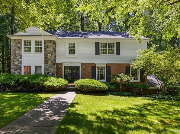 2505 Valleyview Dr, Troy, MI 48098
