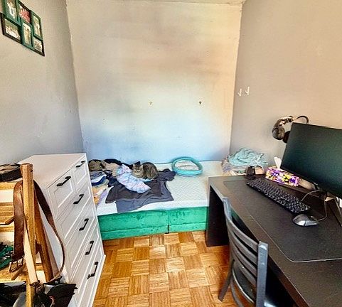 3rd image of 240 Hanover St #4
