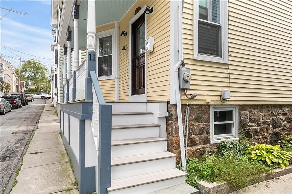4 bed, 2.0 bath, 1724 sqft, $4,250 — Photo 2