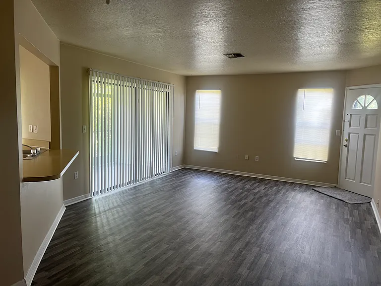 7266 Pond Cir — Photo 6