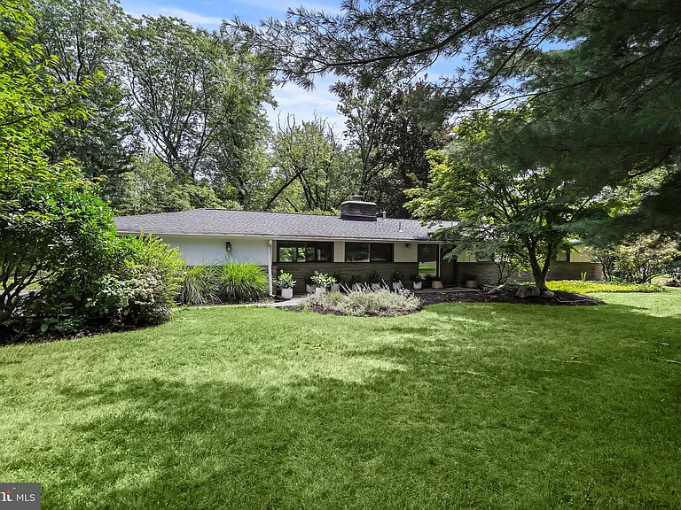 1004 Mercer Rd — Photo 1