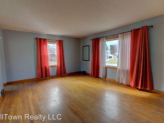 3rd image of 2355 39th St