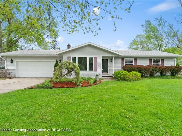 12936 Legend Dr, Grand Ledge, MI 48837