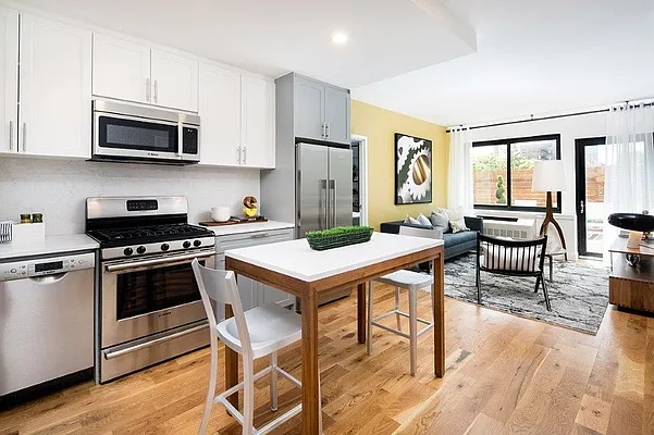 Rented by Vertical Real Estate LLC | media 6