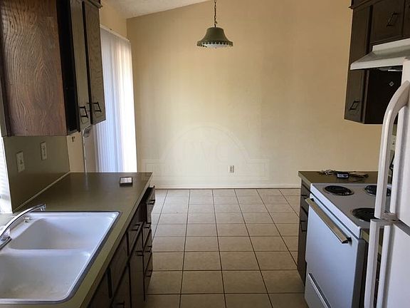 2nd image of 400 Skyline Ave #B